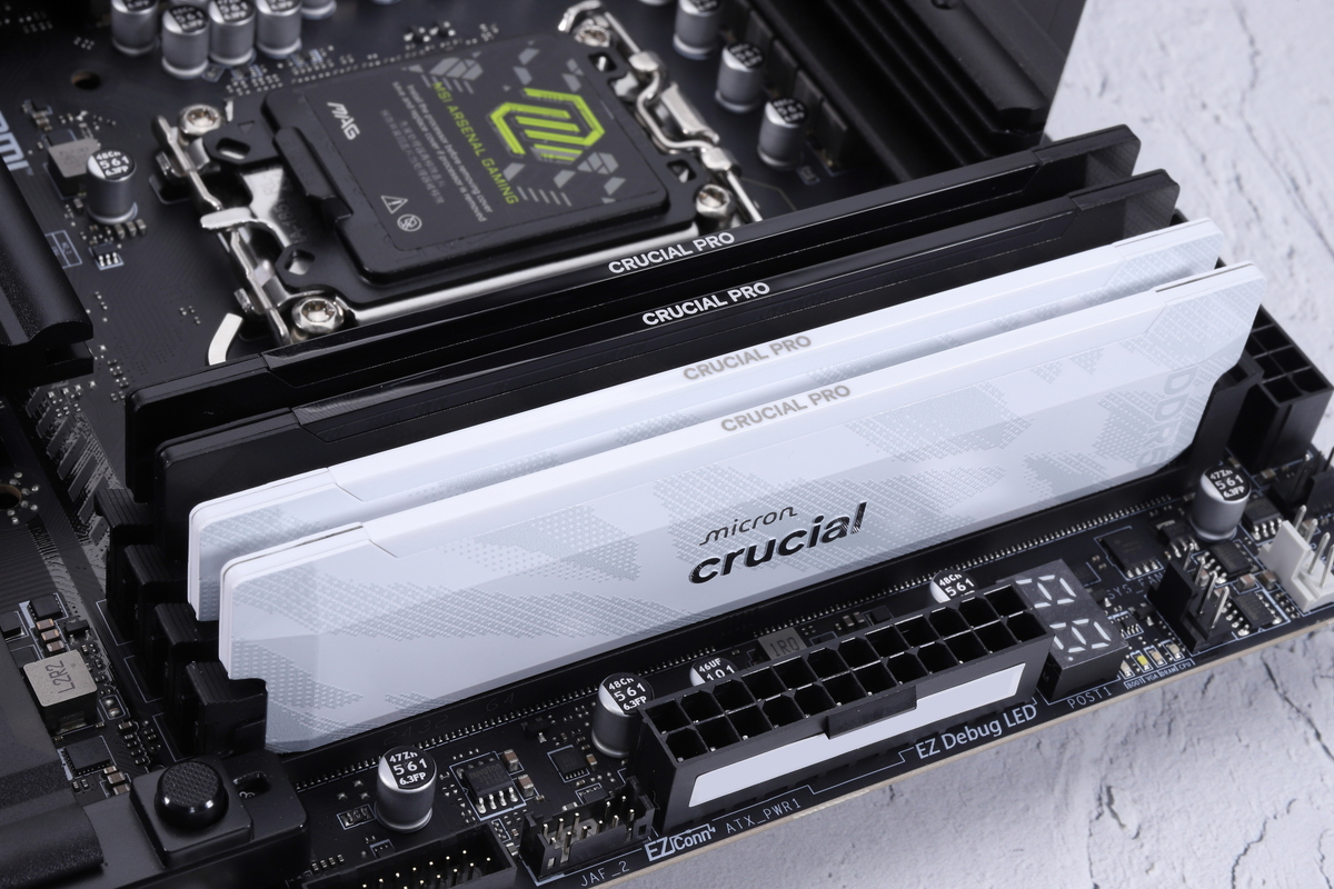 メモリを4枚使用する際は、同じキットのメモリが同じメモリチャネルに接続される挿し方をIntelは推奨している