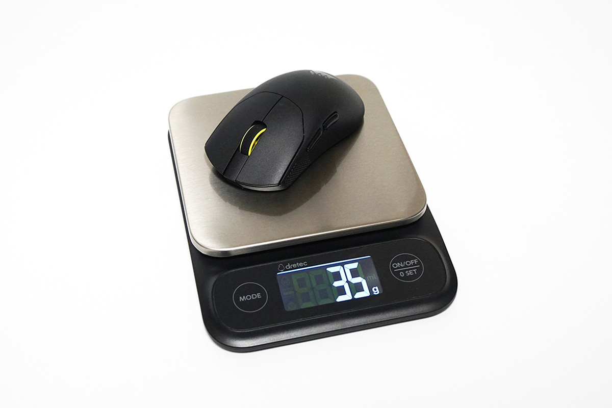 公称値は36gで、デジタルスケールでの実測値は35gだった。デジタルスケール側の精度によって多少誤差が出ることを考えると、ほぼ公称値通りの軽量モデルと言える