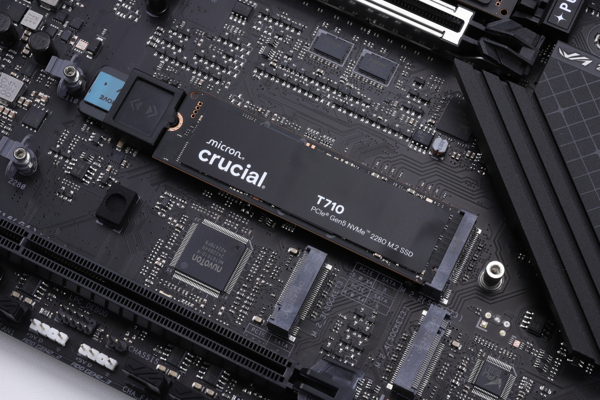 移行先の新しいSSD(T710)をPCに接続する。M.2スロットの空きがあるならそこに搭載しても良いし、空きがなければ外付けSSDケースを経由した接続でも大丈夫だ