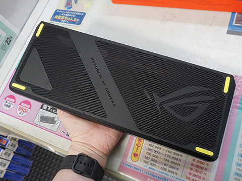 プロゲーマーコラボのキーボード「ROG Falchion Ace HFX ZywOo Edition