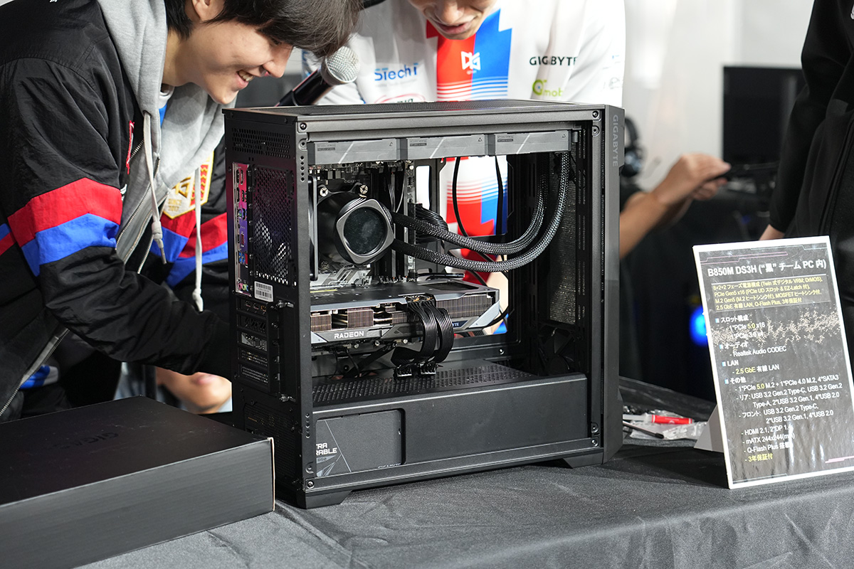 終盤まで進行状況は両チームほぼ同じペース、かなりの接戦となった