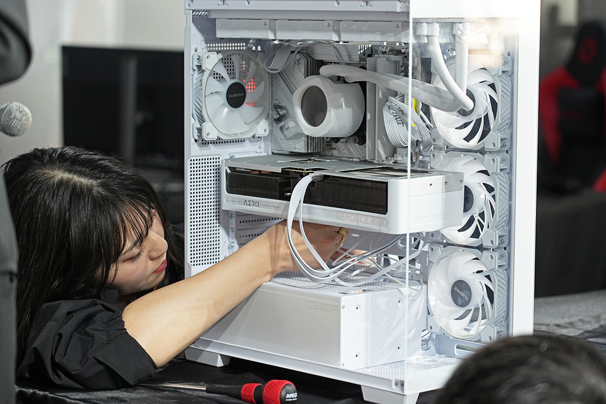 終盤まで進行状況は両チームほぼ同じペース、かなりの接戦となった