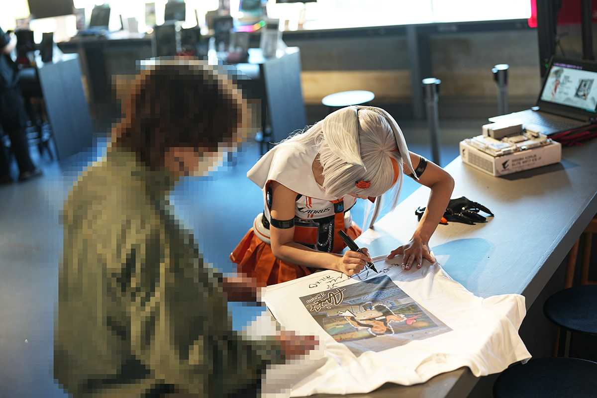 イベント中には西井綾音(あたた)さんの撮影タイムやサイン会の時間も