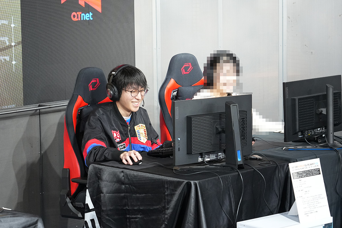 来場者を交えての対戦は2回行われ、プロゲーマー側は武器のハンデを付けた状態で対戦が行われた