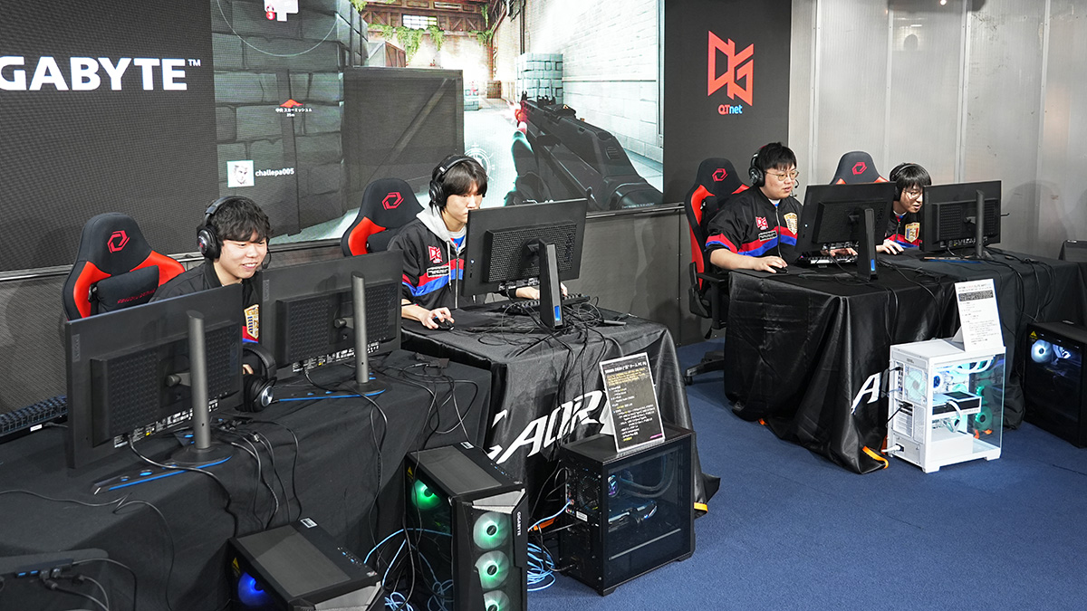 2vs2のプロゲーマー同士のエキシビジョンマッチも実施