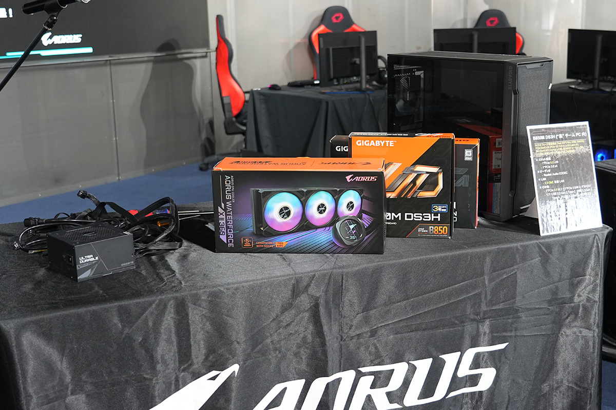 gradeonチームは黒いPCパーツをメインにゲーミングPCを構築