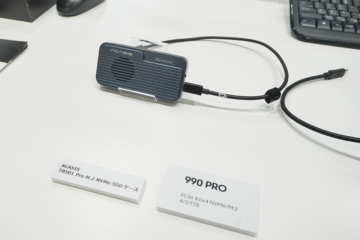 ほかにもブースではACASISの「TB501Pro」などThunderbolt 5対応機器のアピールが行われていた