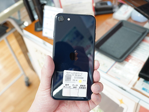 iPhone 15 128GBの中古品が79,800円など！じゃんぱらのブラック