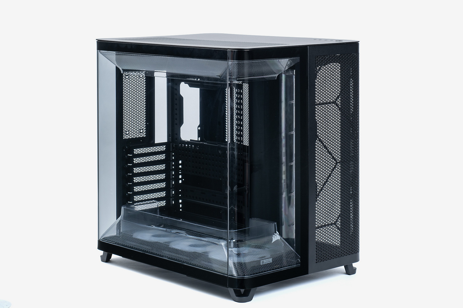 Air 5400 LX-R RGB iCUE LINK。Carbide Air 540を最新トレンドで再解釈しつつ、冷却性能のさらなる進化を狙った“トリプルチャンバー構造”を採用する