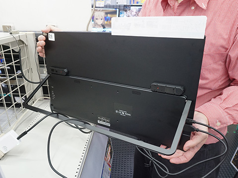 バッテリー内蔵で持ち運べるモニター「PROMETHEUS CAST」、23.8インチ