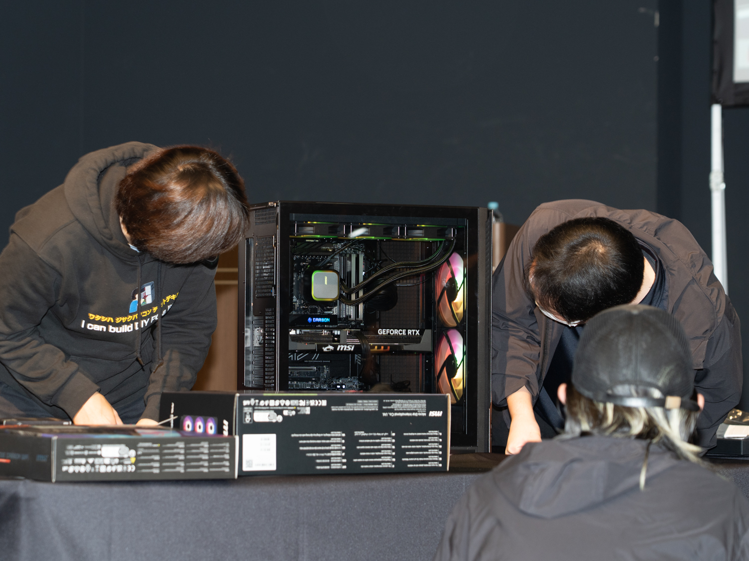 組み上がったPCはMSIのスタッフが動作確認を行い、問題なければタイマーストップ