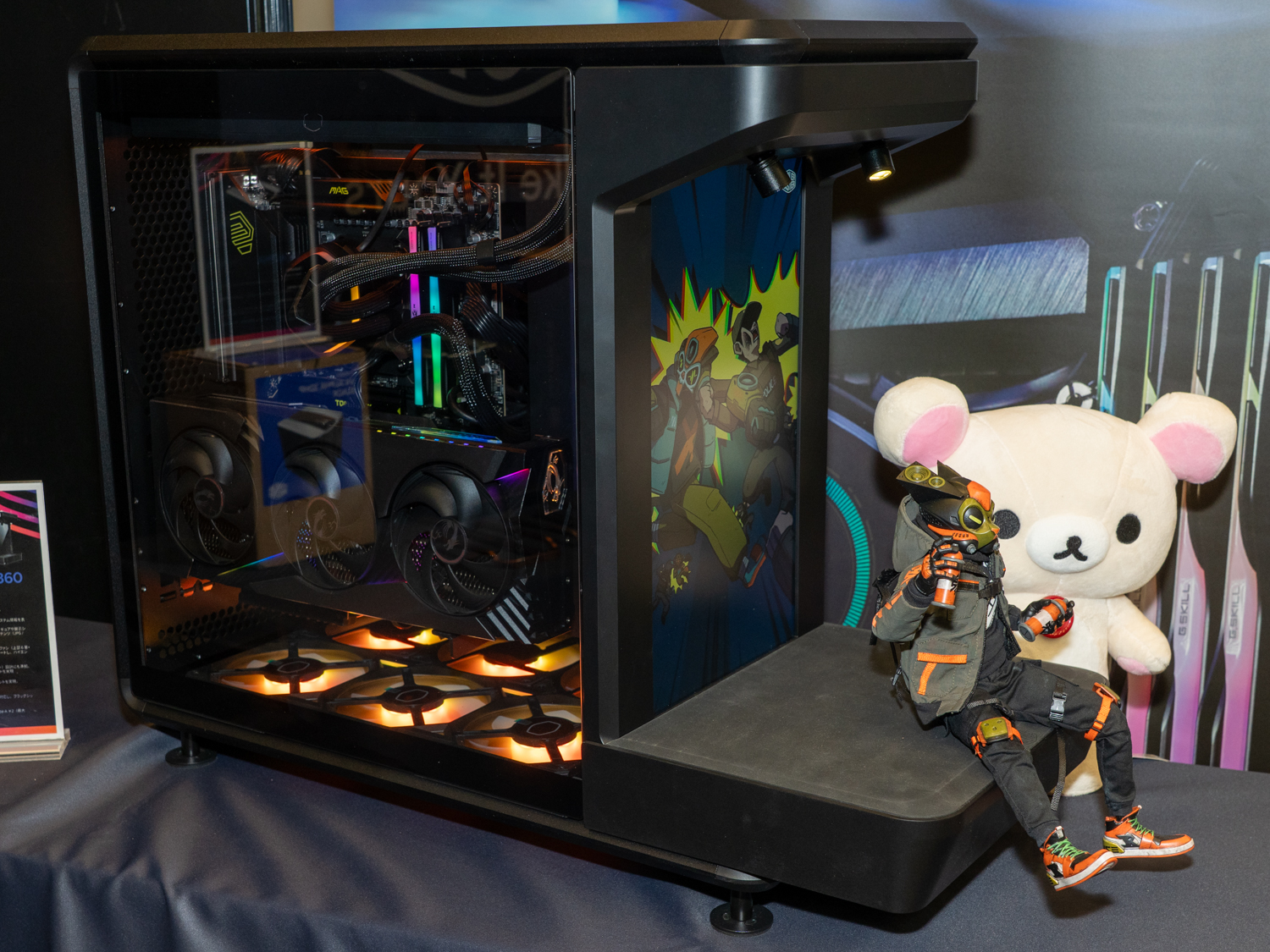 ディスプレイ台付きケース「MASTERFRAME 360 STAGE LCD」