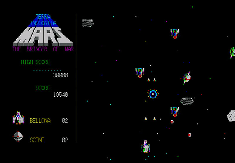 ゲームが始まると、敵が四方八方から襲いかかってくるうえ敵弾も自機をかなり正確に狙ってくるため、油断している隙はありません。