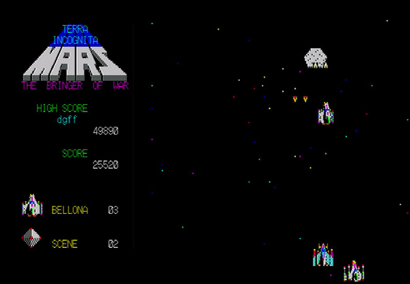 時には、自機の弾を跳ね返す敵シーラが登場します。ただし、出現後に撃破できないと画面下に張り付いて自機を狙い撃ちしてくる敵に対しては、シーラからの跳ね返り弾で倒すしかありません。