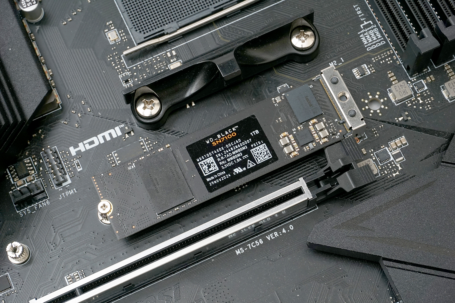 B550のマザーボードはMSI MPG B550 GAMING PLUS。こちらはビデオカードを含めてGen 4までの対応。そのためCPU直結のM.2スロットを利用しているが、Gen 5のSSDもGen 4動作になる。その場合の結果を含めて注目したい