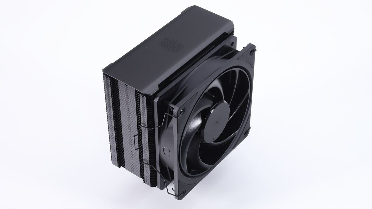 120mmファンを採用し、本体サイズは133×86×158mm