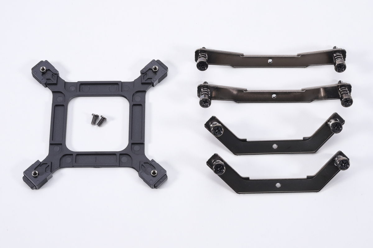 付属のリテンション、Intel LGA1851/1700/1200/115xとAMD Socket AM5/AM4に対応