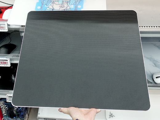 独自フロスト加工の強化ガラス製マウスパッド「Hachiware Gaming Zero