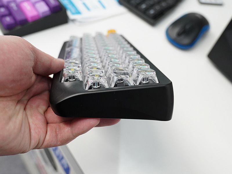 数字行を省略したコンパクトな40%キーボード自作キット「Agar Mini」が