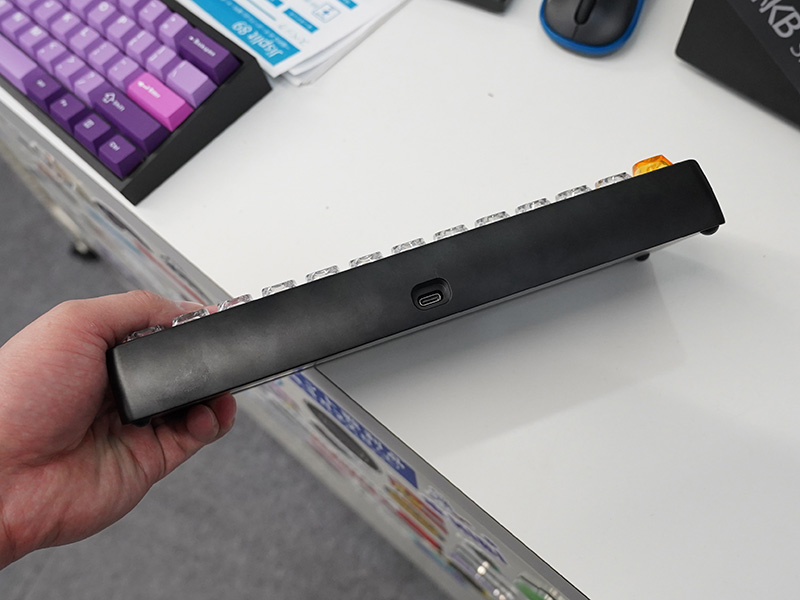 数字行を省略したコンパクトな40%キーボード自作キット「Agar Mini」が