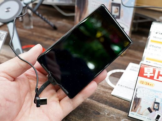 背面カメラでの自撮りに便利な「iPhone専用自撮りモニター」がサンコー