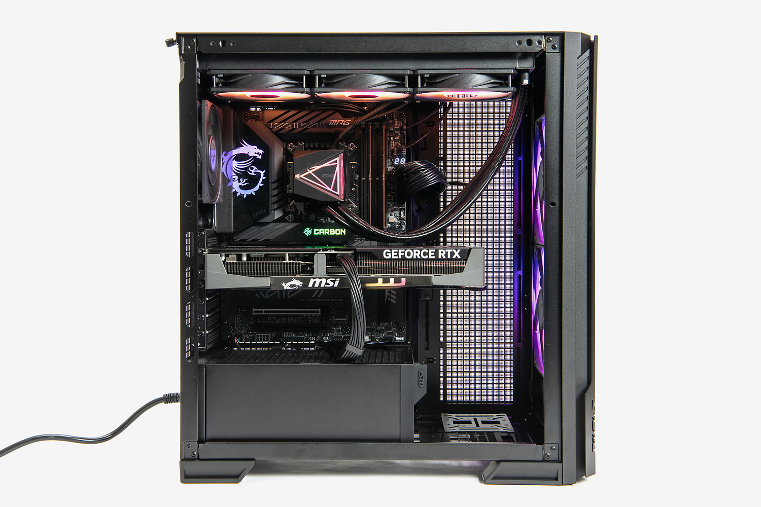 IntelプラットフォームでまとめたPCの内部。MEGと同じく黒基調でまとめているが、マッシブなMEG構成に対して、MPG構成はシャープな印象