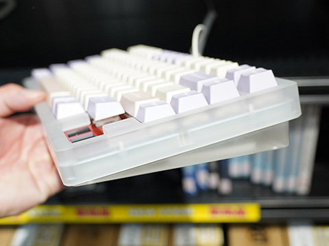 雨音のような極上な打鍵音”をうたうキーボード「Rainy 75 Pro Acrylic
