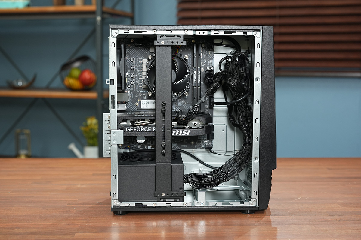 MAG Infinite E1 14NVL5-244JPの内部