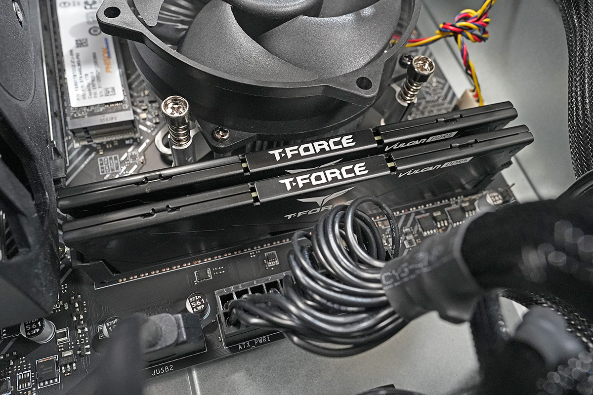 今回のモデルに搭載されているメモリはTeam Group製のものだった