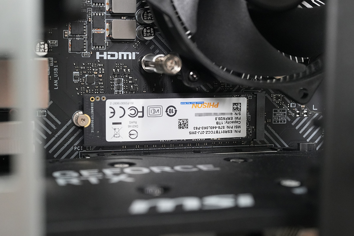 搭載されていたPhison製の1TB SSD、購入のタイミングによってモデルが変わる可能性には留意してもらいたい