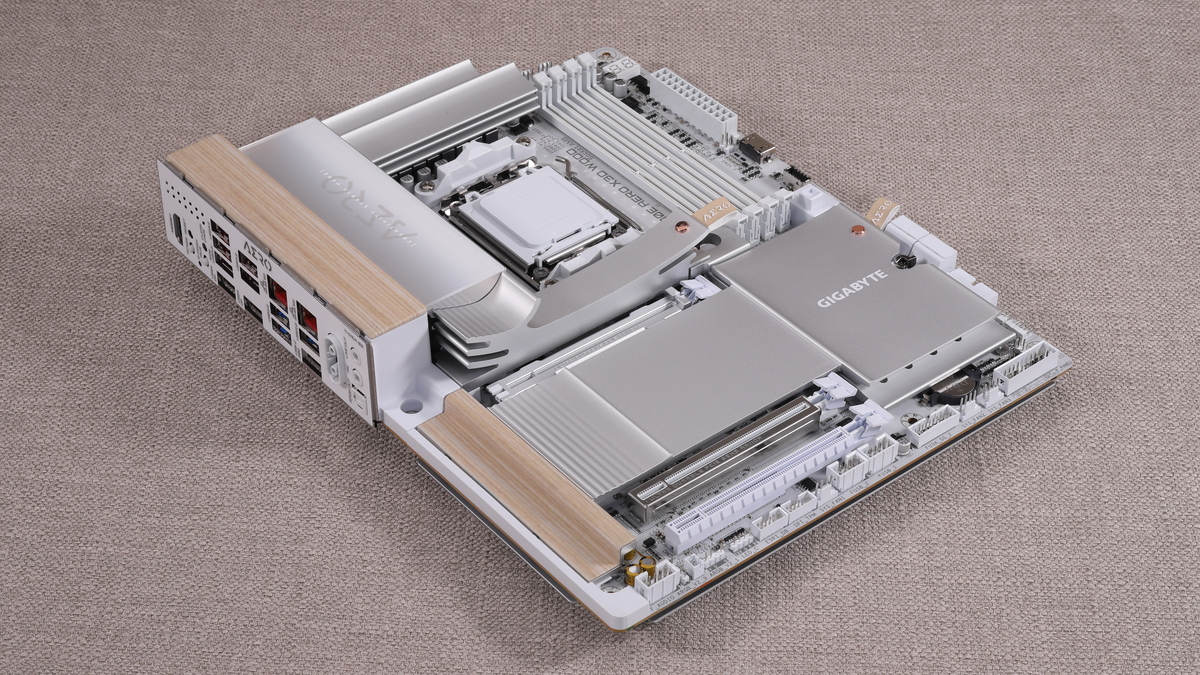GIGABYTE X870E AERO X3D WOOD