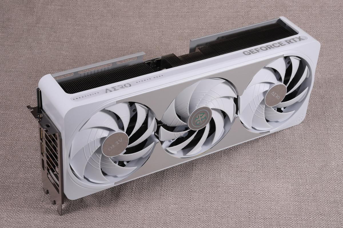 GIGABYTEの準ハイエンド級ビデオカード「GeForce RTX 5070 Ti AERO OC 16G」