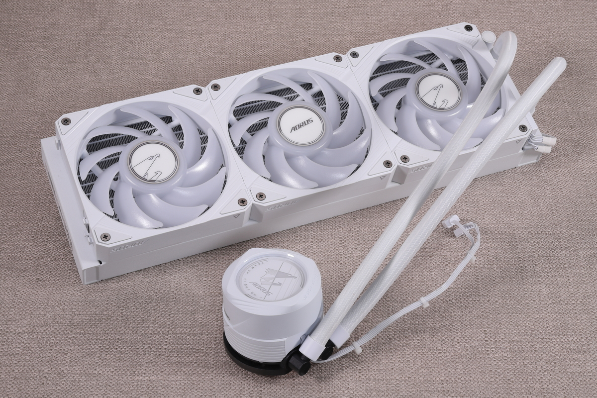 GIGABYTEの360mmオールインワン水冷クーラー「AORUS WATERFORCE II 360 ICE」