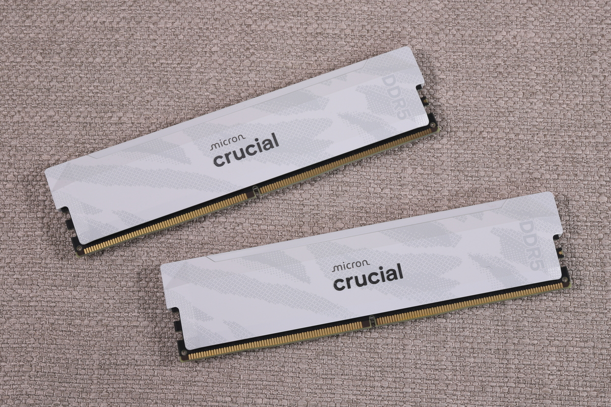 CrucialのDDR5-6400/32GBメモリKit「CP2K16G64C32U5W」。今回はEXPOを適用していない