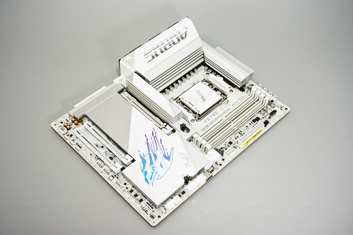 GIGABYTE X870E AORUS PRO X3D ICE