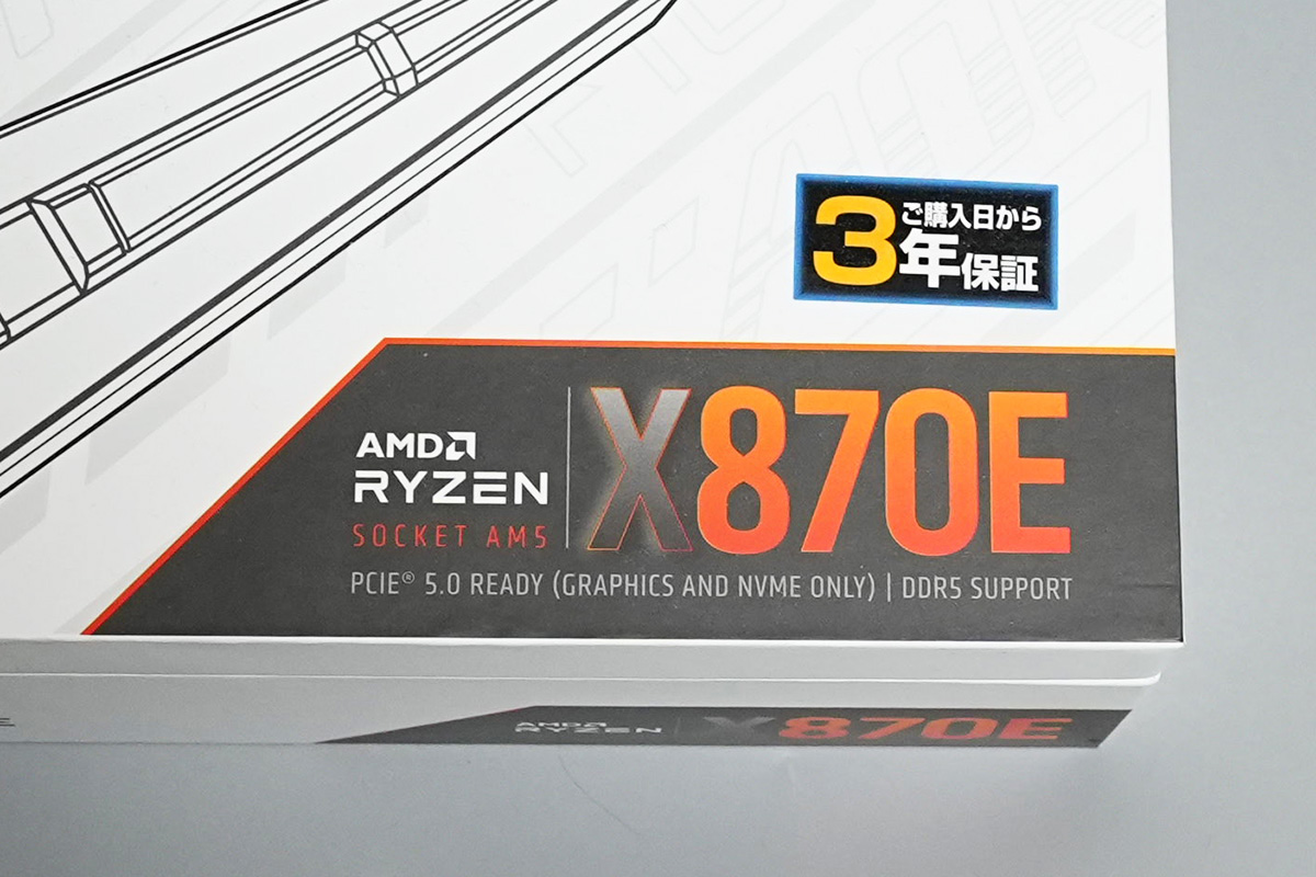 搭載チップセットはX870E