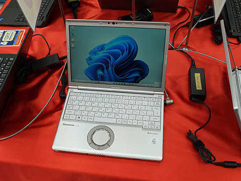 Core i7-10810U/16GBメモリ/DVDマルチドライブ搭載の12.1型「Let's