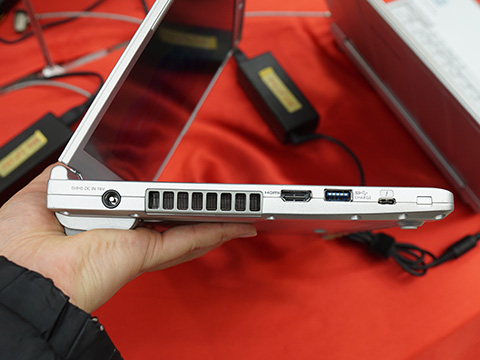 Core i7-10810U/16GBメモリ/DVDマルチドライブ搭載の12.1型「Let's