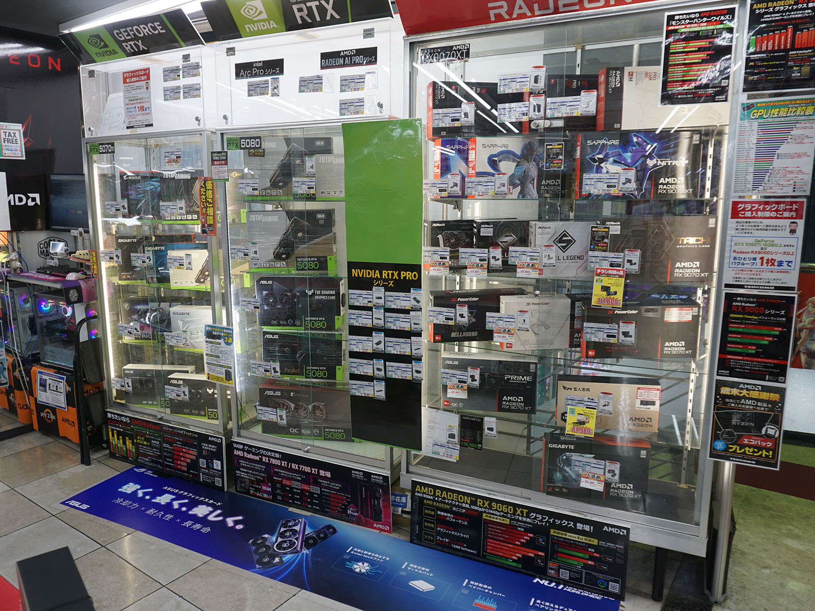 <a href="/shop/at/99honten.html" class="deliver_inner_content">ツクモパソコン本店</a>で撮影