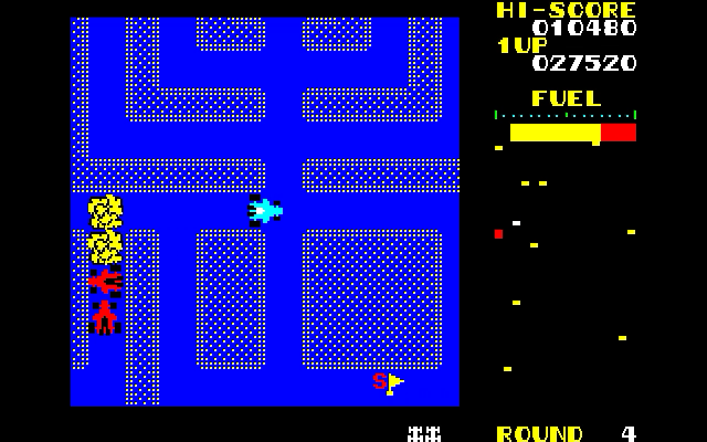 画面構成はアーケード版と同じ横長で、右にレーダー、左にメイン画面となっています。迷路のパターンも同一ですが、敵カーの追いかけアルゴリズムはアーケード版とは少々変わっています。とはいえ、近づかれたときの恐怖感は同じ。煙幕を上手に使えるかが、先のラウンドへと進むコツです。