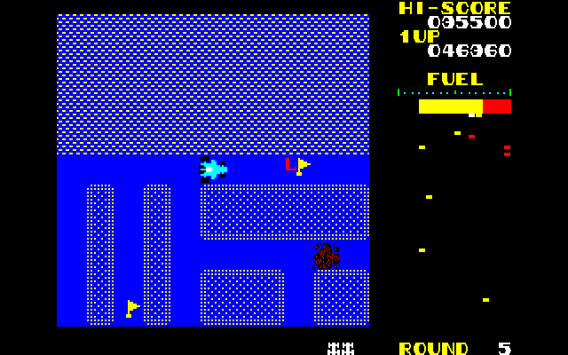 画面構成はアーケード版と同じ横長で、右にレーダー、左にメイン画面となっています。迷路のパターンも同一ですが、敵カーの追いかけアルゴリズムはアーケード版とは少々変わっています。とはいえ、近づかれたときの恐怖感は同じ。煙幕を上手に使えるかが、先のラウンドへと進むコツです。