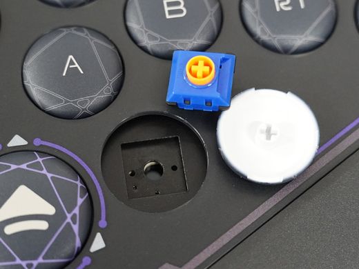 18ボタンレイアウトのレバーレスアケコン「HJK HITPAD」 - AKIBA PC