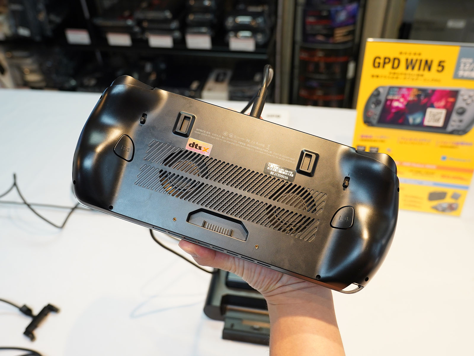 バッテリーを外した状態