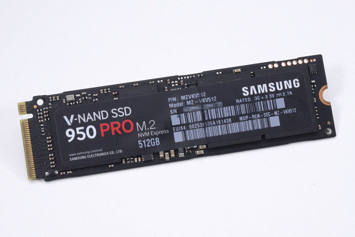 Samsung 950 PRO(512GB)。PCIe 3.0 x4の採用により従来のSATA SSDを圧倒する速度を実現し、M.2型NVMe SSDの普及を牽引した