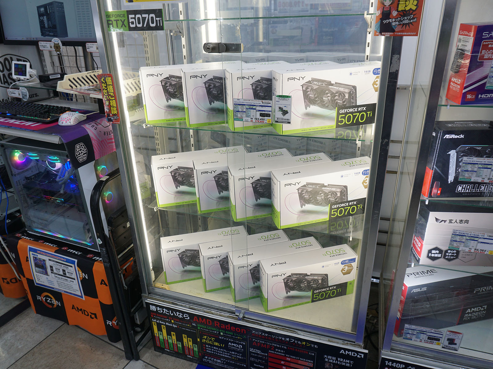 <a href="/shop/at/99honten.html" class="deliver_inner_content">ツクモパソコン本店</a>のショーケース。同じ商品を並べている