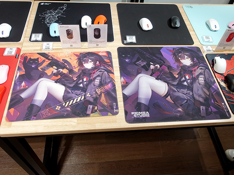 <a href="https://akiba-pc.watch.impress.co.jp/docs/news/news/1664113.html" class="deliver_inner_content i">女性キャラクターが描かれたハニカムテクスチャ構造のゲーミングマウスパッドが2種類</a>