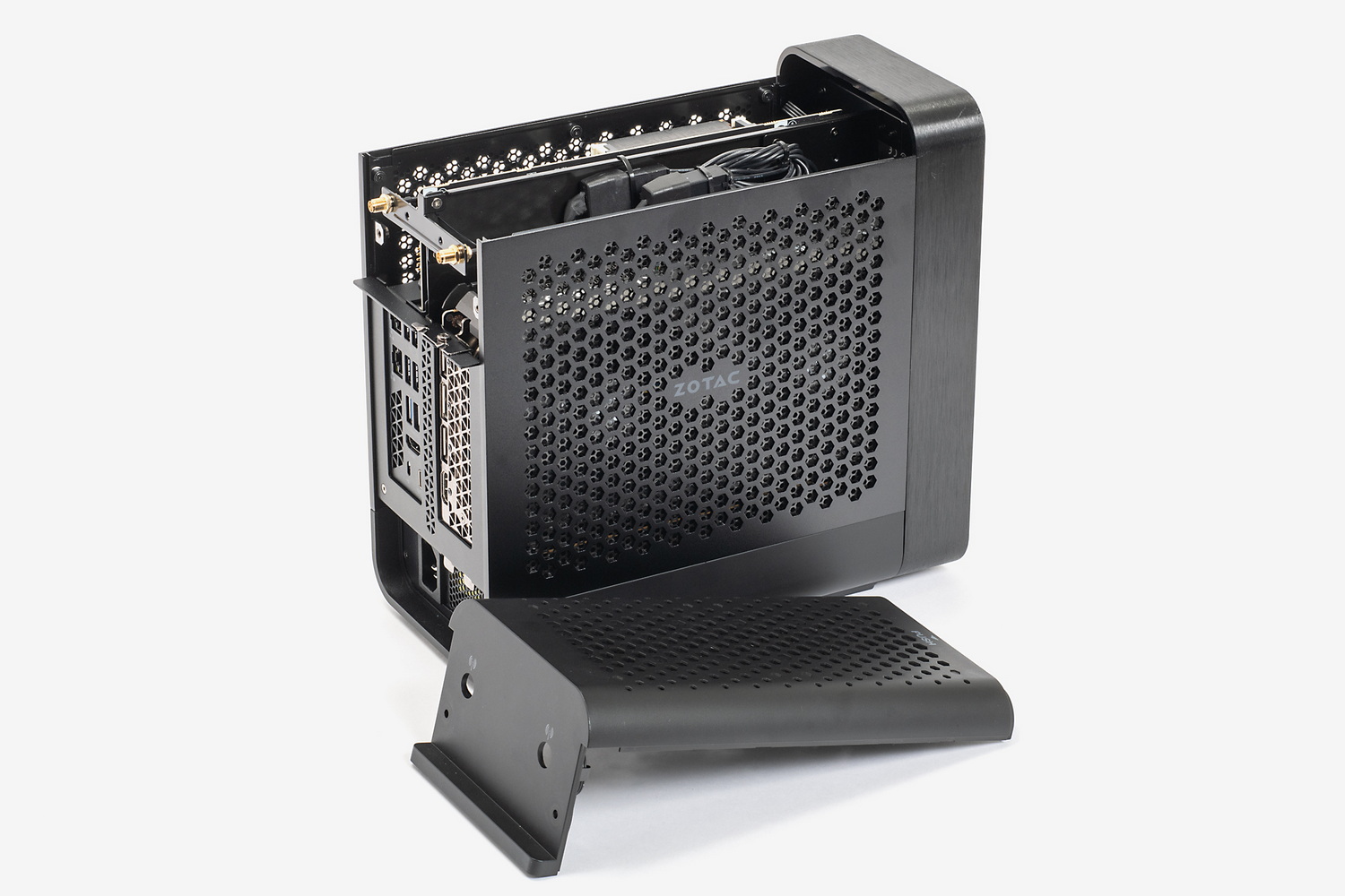 天板を外したところ。両側板は上に引き抜けば簡単に外れる