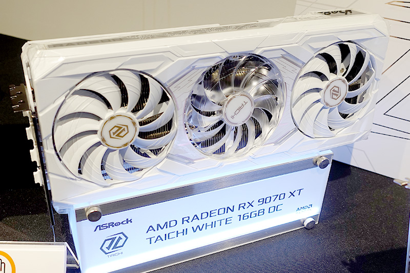 Radeon RX 9070 XT Taichi White 16GB OC