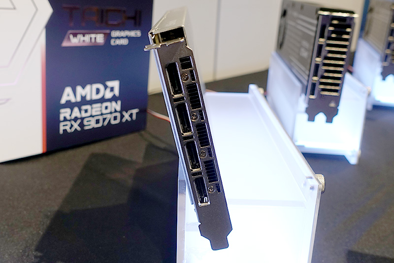 パッシブ冷却設計の1スロットカード「Intel Arc PRO 860 Passive 24GB」