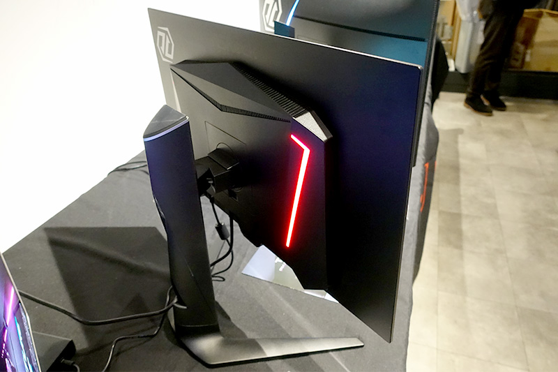 最大720Hz（720pモード時）動作可能な27インチWQHD WOLEDパネル搭載のTCO27QX